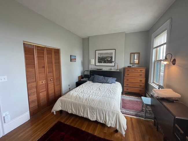 Building Photo - 811 E Broadway