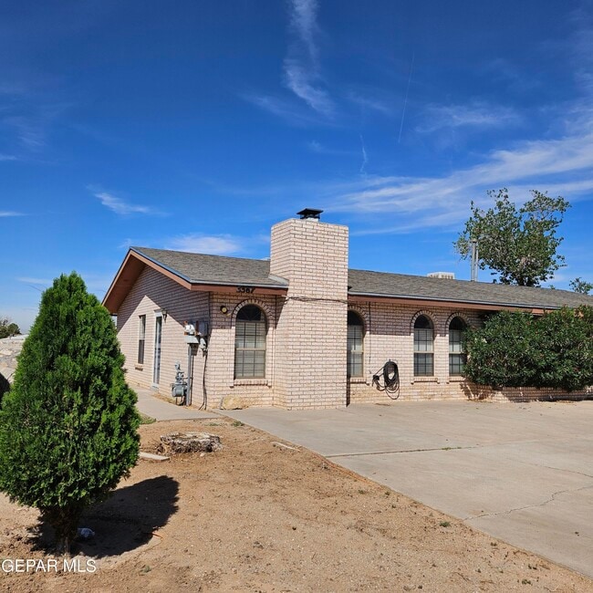 Building Photo - 3567 E Glen Dr