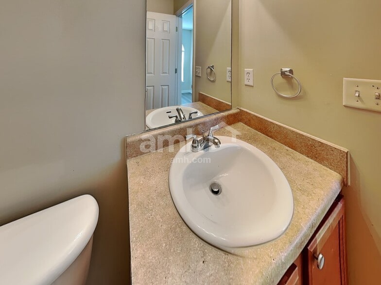 Building Photo - 501 Gonzaga Cir