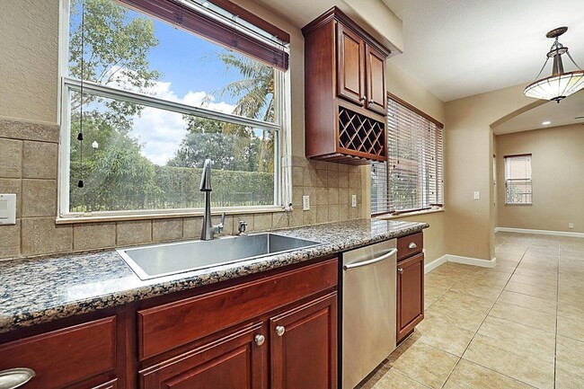 Building Photo - 748 Cresta Cir