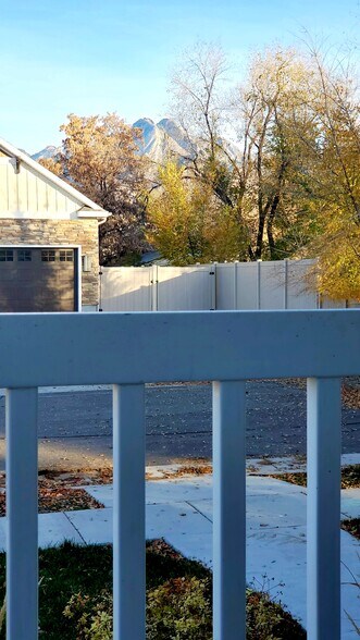 Building Photo - 724 Cami Nicole Ln
