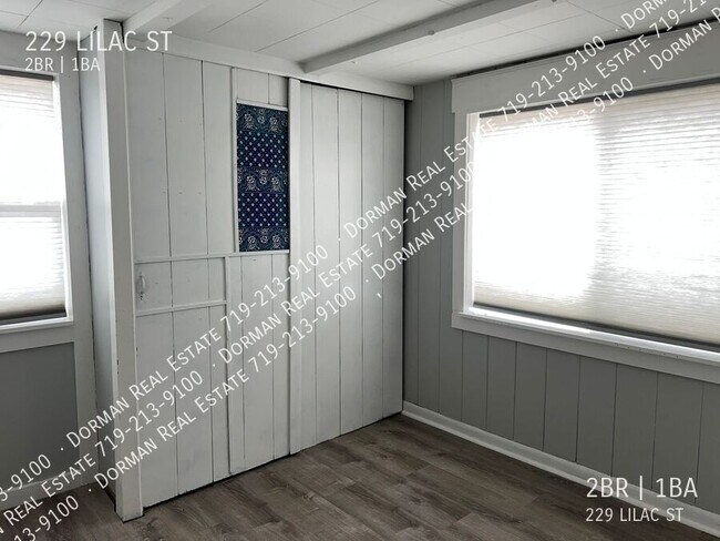 Building Photo - 229 Lilac St