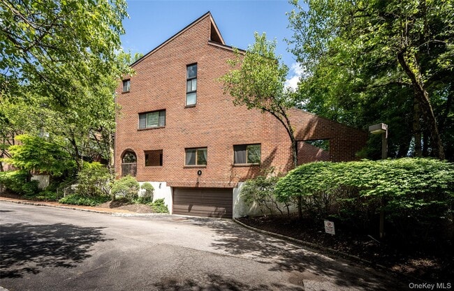 Building Photo - 150 N Bedford Rd