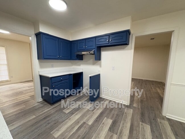 Building Photo - 634 Southern Pines Dr