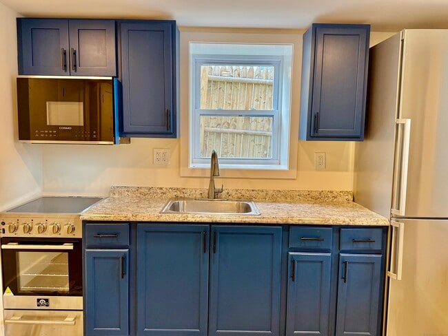Building Photo - 46 Silvermine Ave