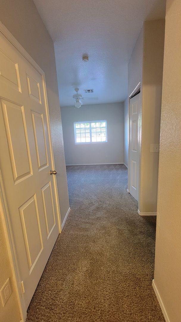 Building Photo - 4730 E Craig Rd