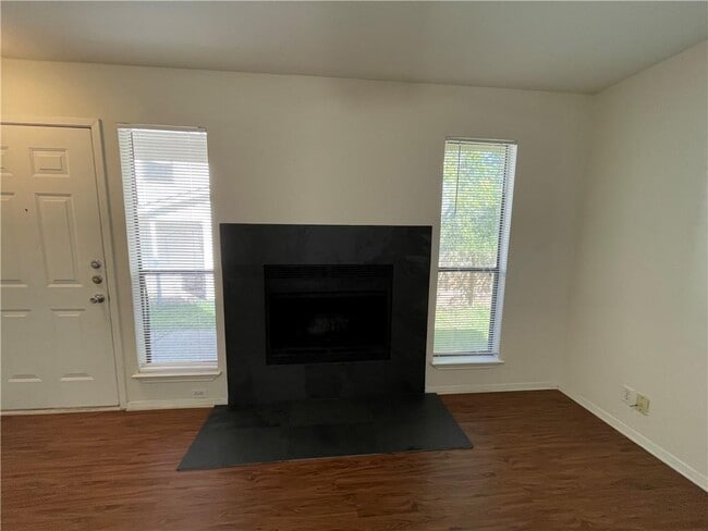 Building Photo - 407 Parkhill Cove
