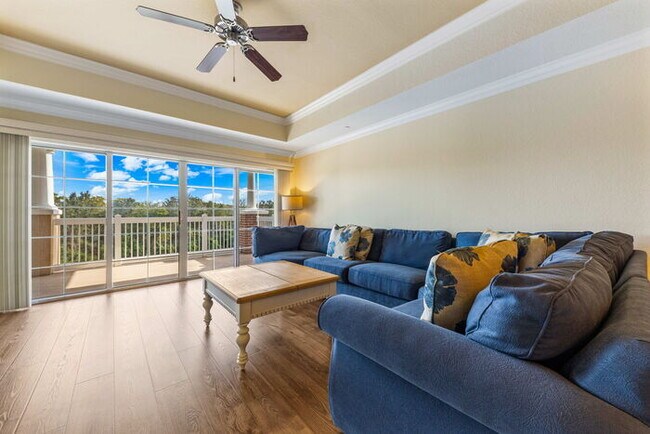 Building Photo - Golf Course View Condo