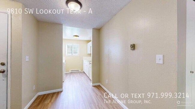 Building Photo - 9810 SW Lookout Terrace