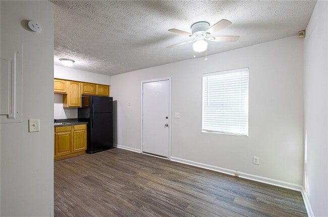 Building Photo - 5740 Old Gordon Rd