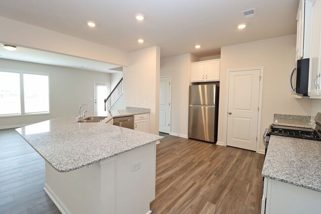 Building Photo - Spacious 3BR Home with Community Pool!