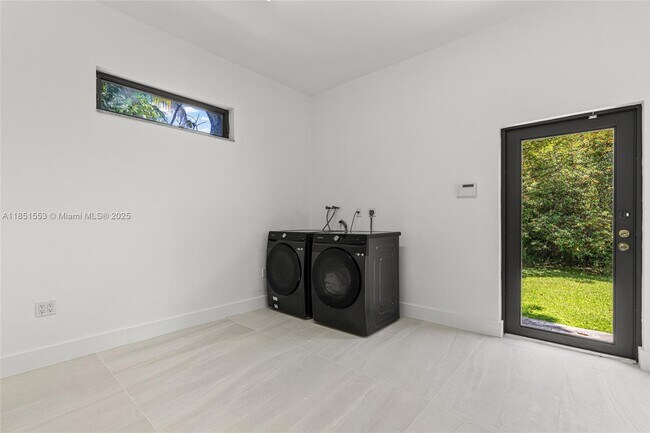 Building Photo - 6220 SW 123rd Terrace