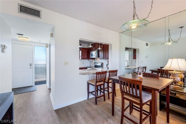 Building Photo - 803 River Point Dr