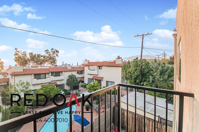 Building Photo - 10133 Pinewood Ave