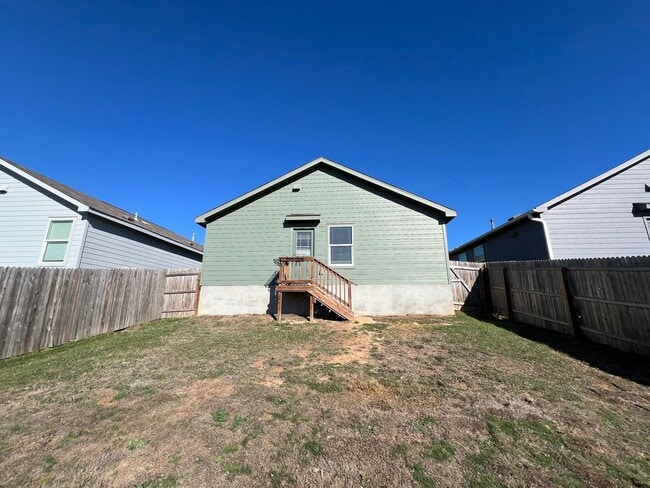 Building Photo - Beautiful 3/2 located in Marion, Tx