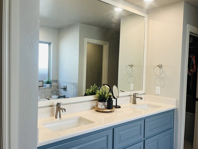 Building Photo - 11824 Loren Brook Ln