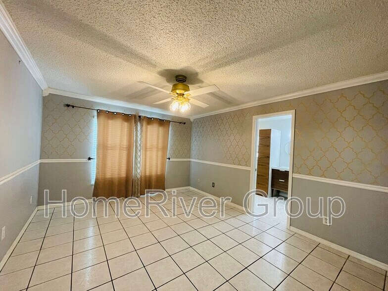 Building Photo - 10110 Cedar Dune Dr