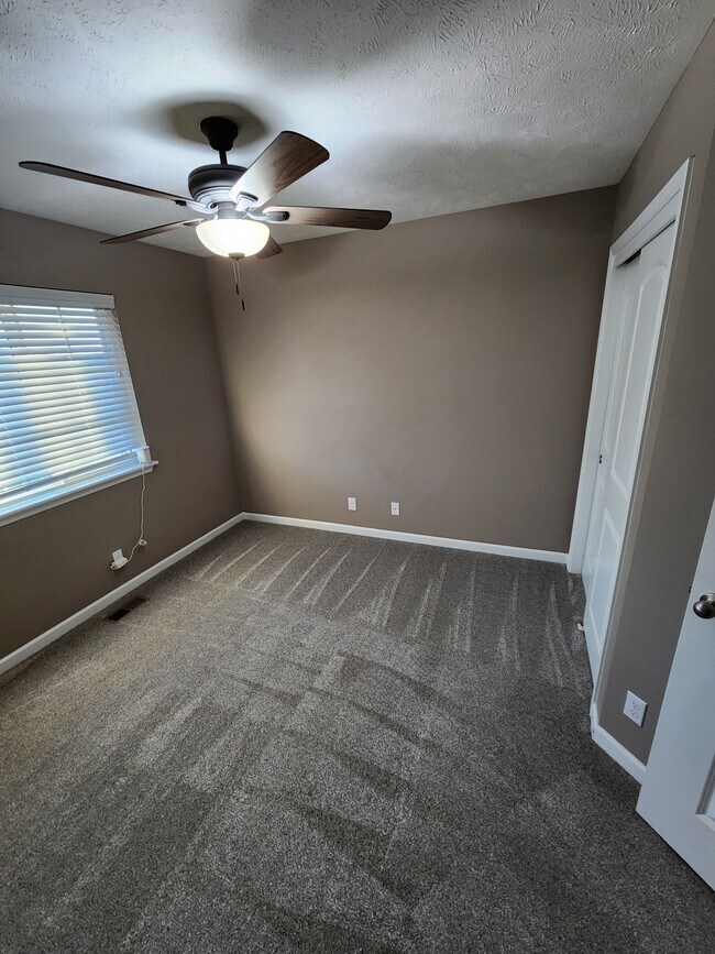 Building Photo - 5716 Hascall St