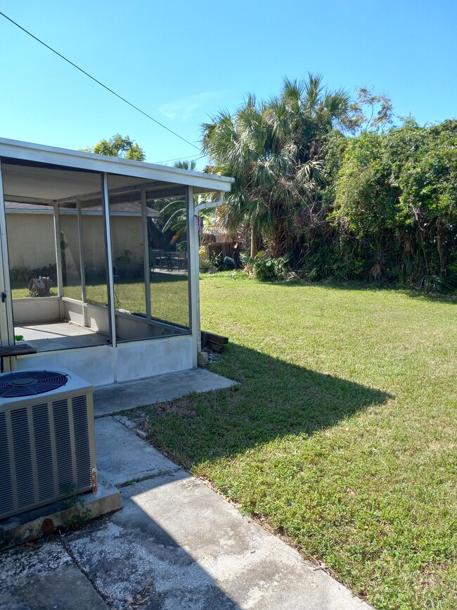 Building Photo - 10809 Scenic Dr