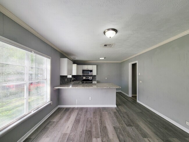 Building Photo - 2330 Cedar Dr