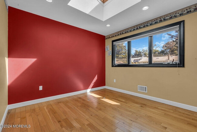 Building Photo - 691 Sussex Ct