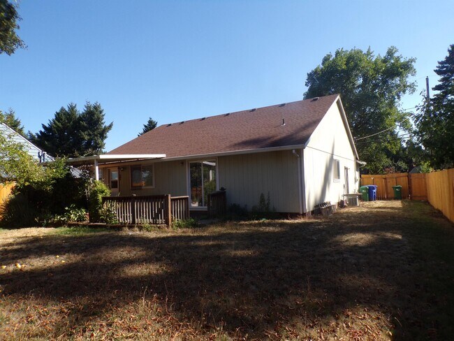 Building Photo - 3927 SE 100th Ave
