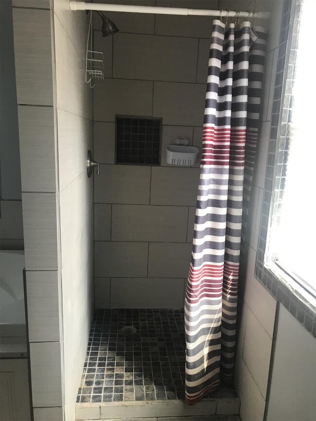 Building Photo - 1122 S 9th St