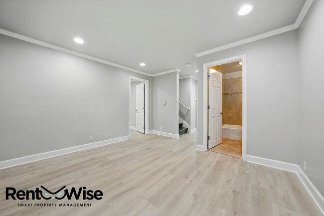 Building Photo - 1125 Fernwood Dr
