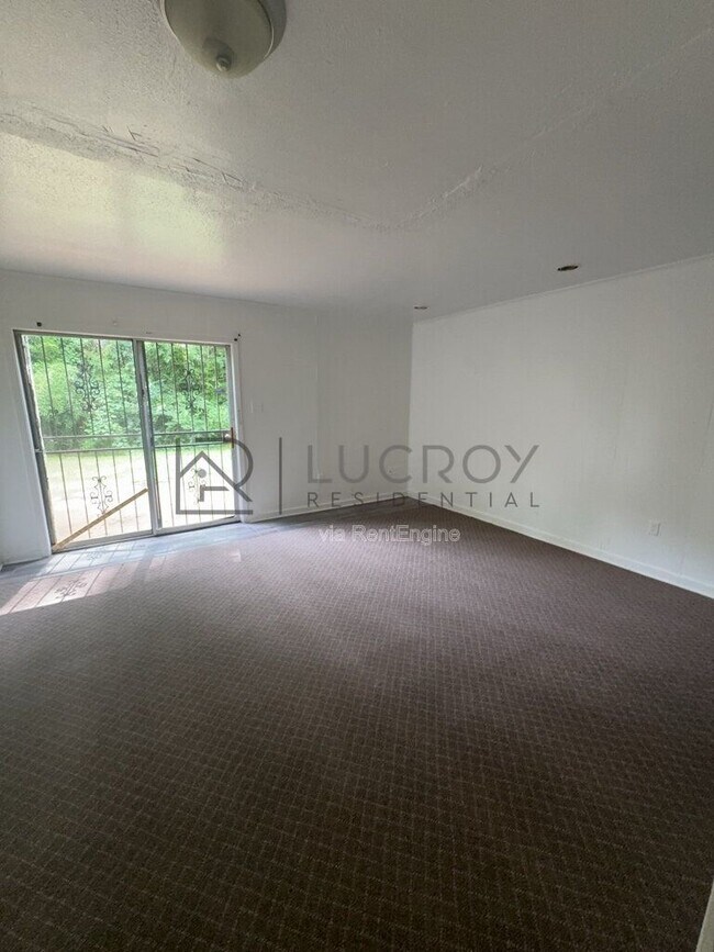 Building Photo - 2136 East Dr