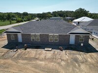 Building Photo - 803 Birch Way