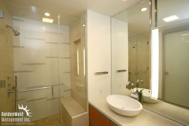Building Photo - State of the Art Studio at Veer Towers in City Center!