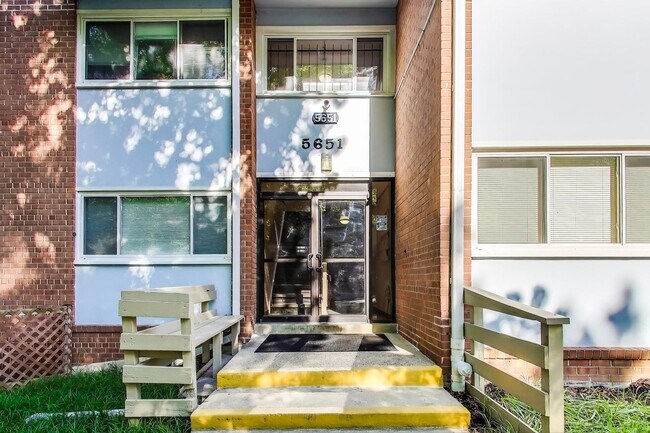 Primary Photo - 5651 Kennedy St