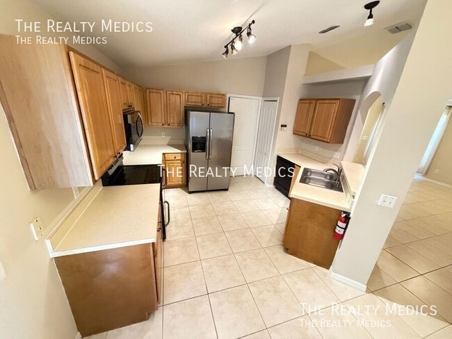 Building Photo - 38 Vanna Ct