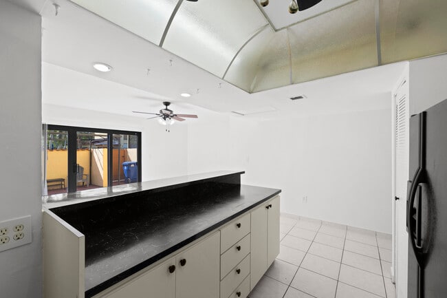 Building Photo - 7734 Balboa St