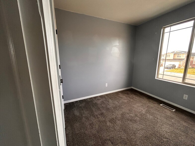 Building Photo - 1611 W 600 N