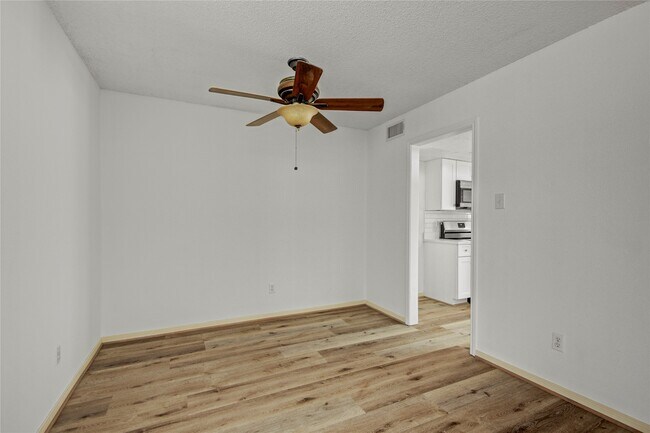 Building Photo - 1334 Country Pl Dr
