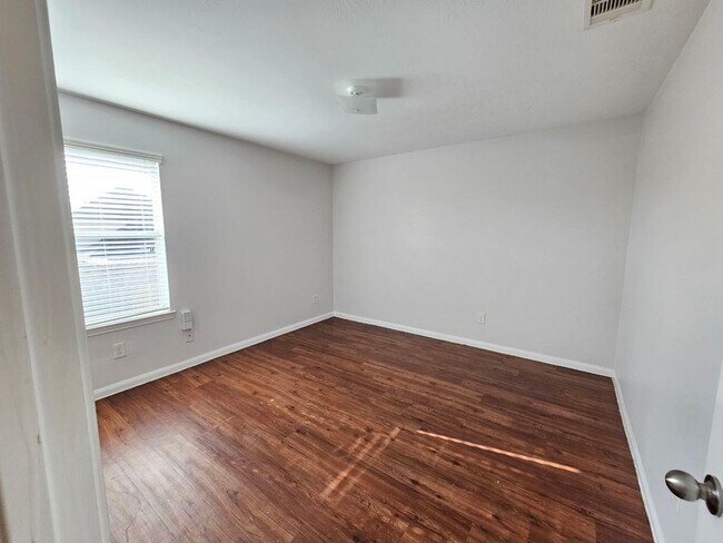 Building Photo - 6014 Brenwood Trails Ln