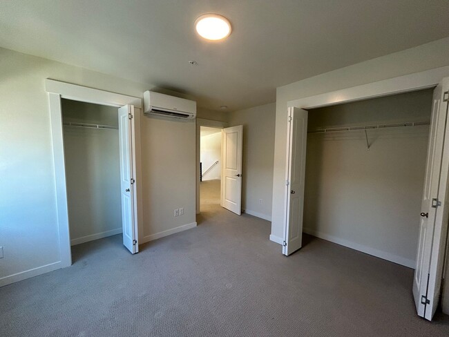 Building Photo - 4234 Cameo Ln