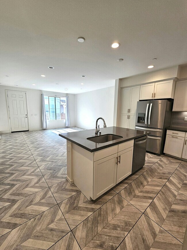 Building Photo - 1969 Cottage Dr