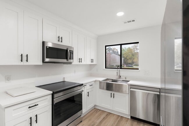 Building Photo - Welcome to Uptown Living in a South Park S...