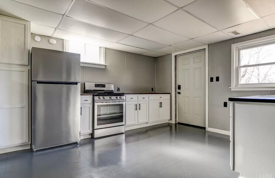 Building Photo - 246 Poor House Rd