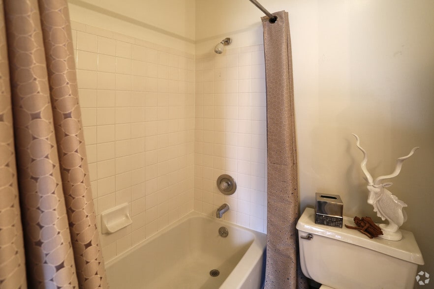 Bathroom - Hunters Chase