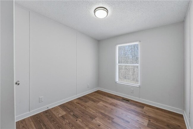 Building Photo - 190 Chivalry Ln