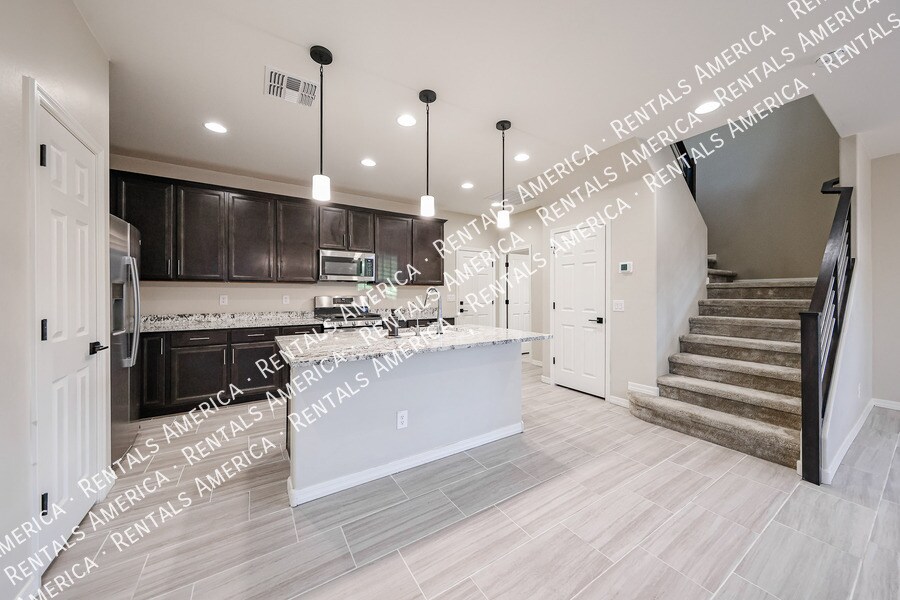 Building Photo - 4215 S 58th Ln