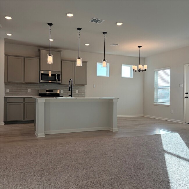 Building Photo - 3418 Lago Norence Dr