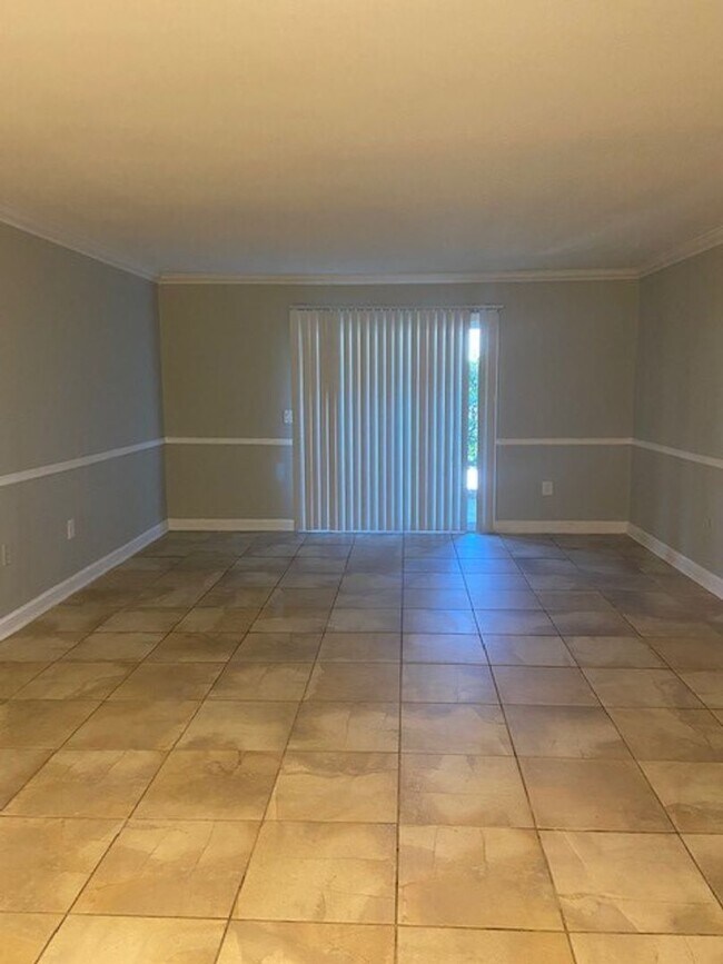 Building Photo - cpl4