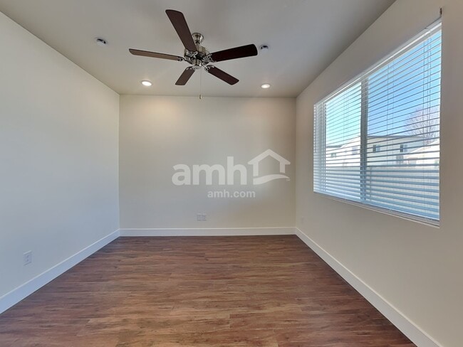 Building Photo - 11482 W Mesquite St