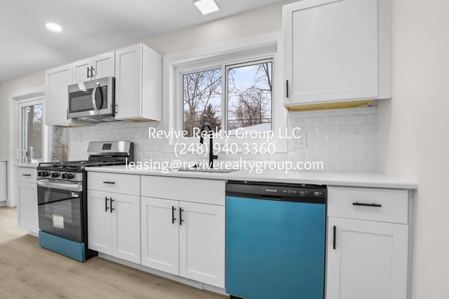 Building Photo - 32112 Pembroke St