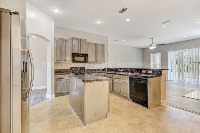 Building Photo - 2436 Bonnie Lakes Dr