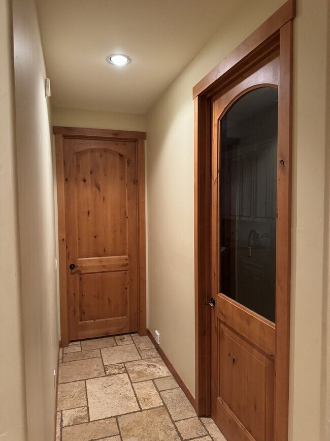 Building Photo - Luxury 5-Bedroom, 6-Bathroom Mountain Retreat – Hot Tub, Fireplaces, & More!